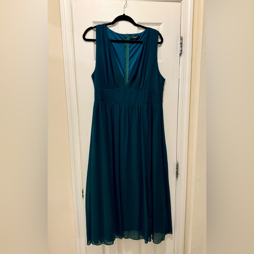 Green/teal semiformal v neck dress